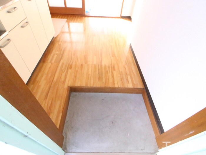 物件内観写真16　(玄関)