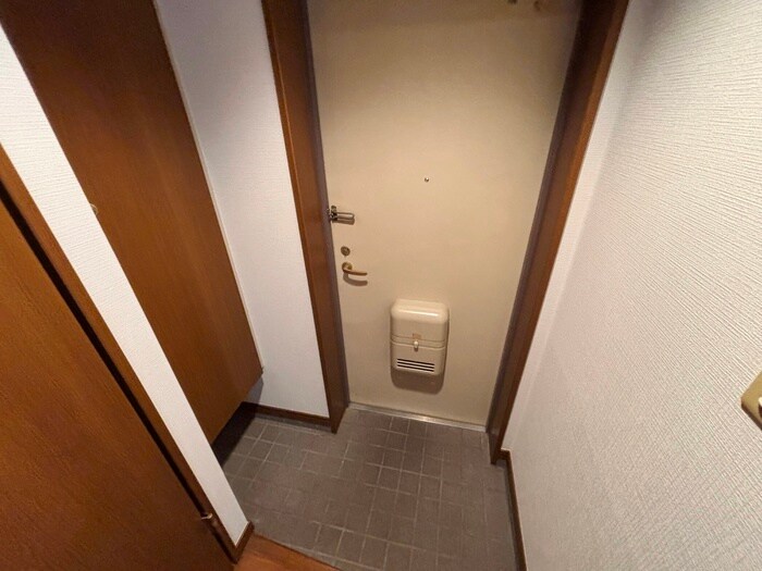 物件内観写真13　(玄関)