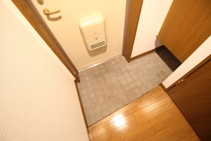 物件内観写真13　(玄関)