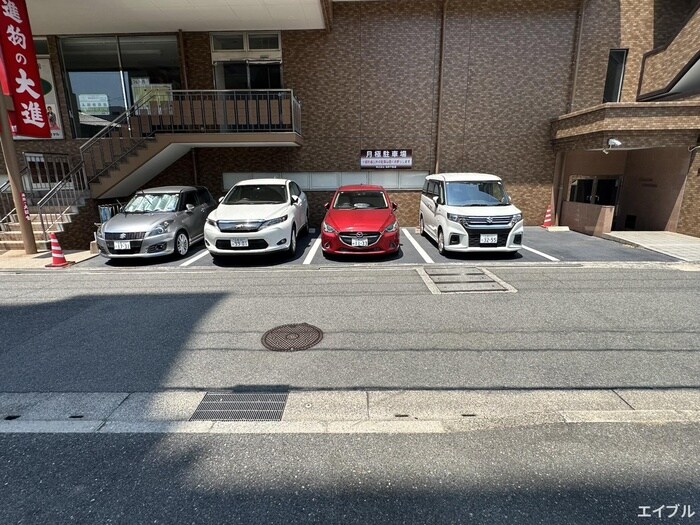 物件外観写真2　(駐車場)