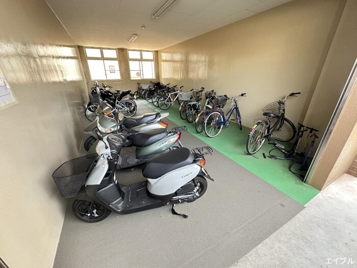 物件外観写真4　(駐輪場)