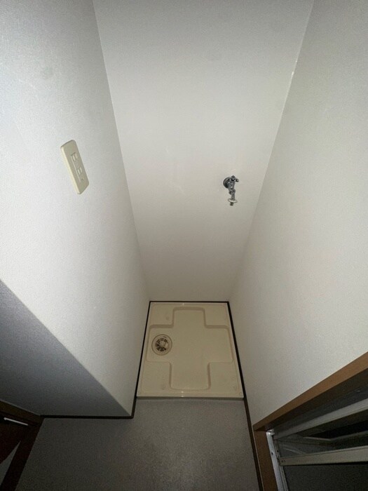 物件内観写真10　(洗濯機置場)