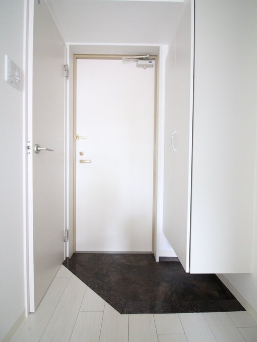 物件内観写真16　(玄関)