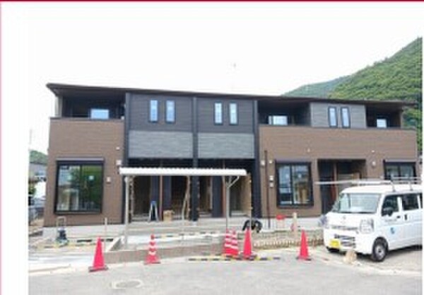 建築中