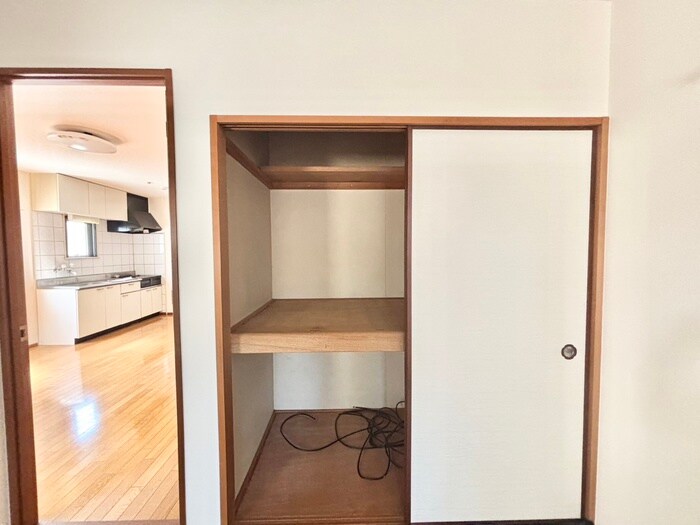物件内観写真12　(収納)