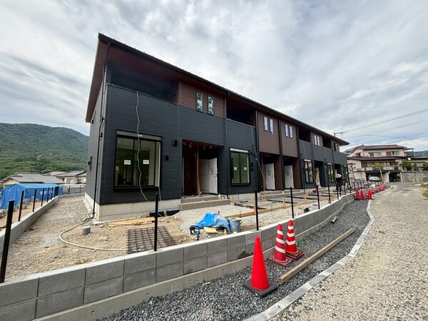 建築中