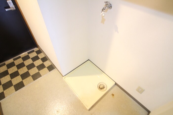 物件内観写真13　(洗濯機置場)