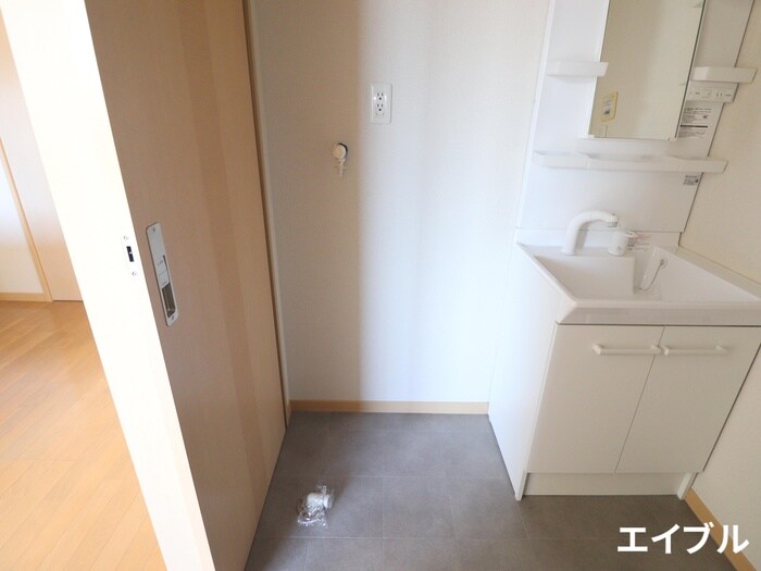 物件内観写真12　(洗濯機置場)