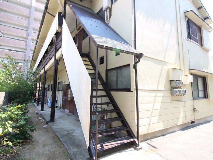 物件外観写真2　(エントランス部分)