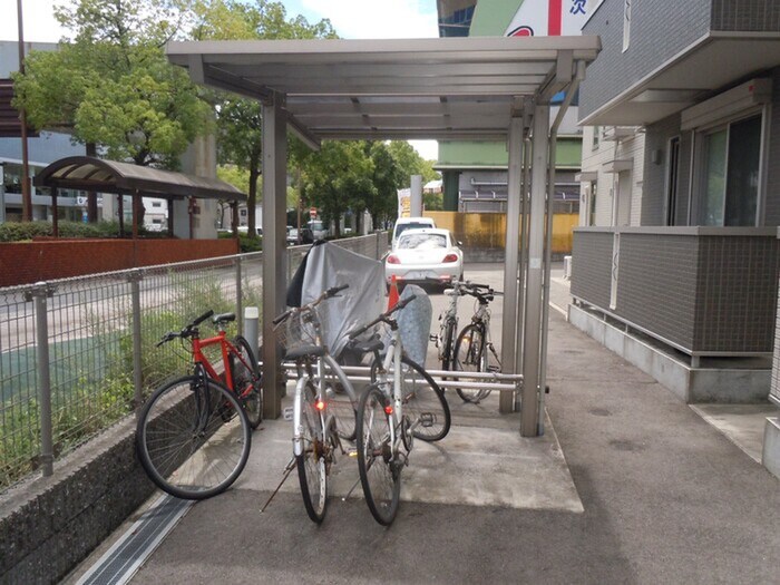 物件外観写真3　(駐輪場)