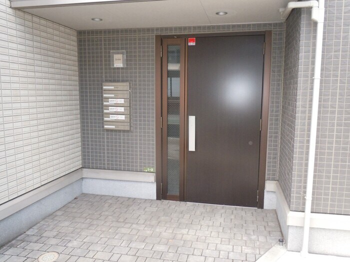 物件外観写真5　(エントランス部分)