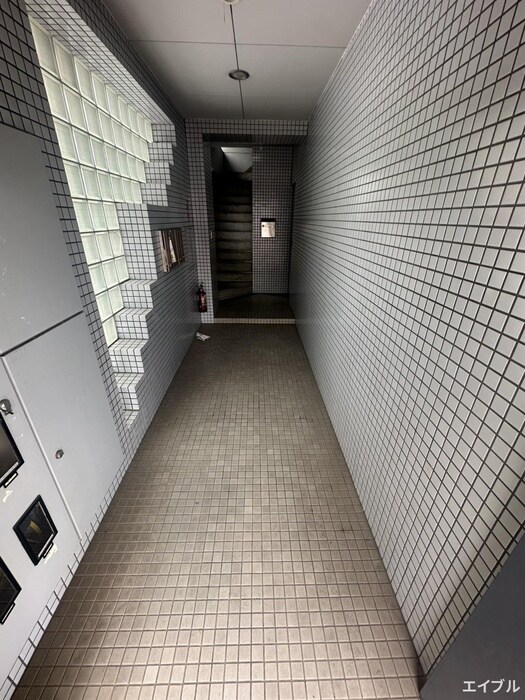 物件外観写真5　(エントランス部分)