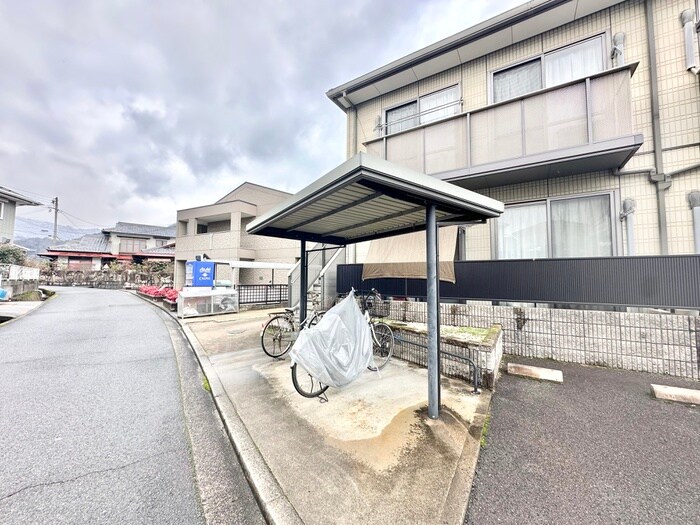物件外観写真3　(駐輪場)
