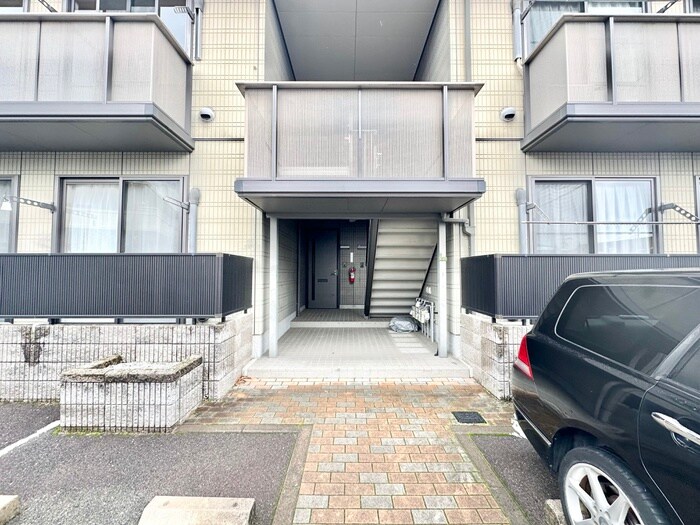 物件外観写真5　(エントランス部分)