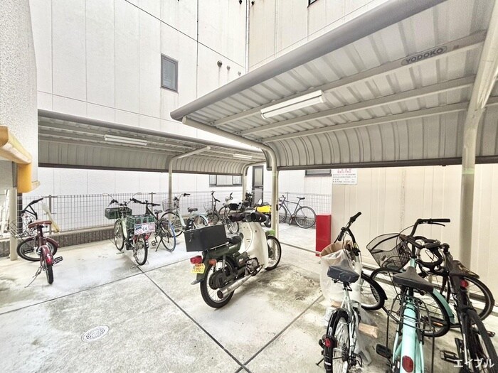 物件外観写真4　(駐輪場)