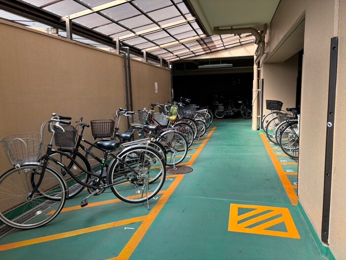 物件外観写真2　(駐輪場)
