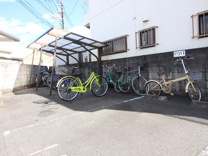 物件外観写真4　(駐輪場)