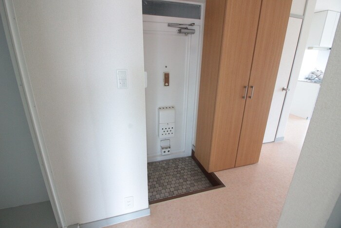 物件内観写真13　(玄関)