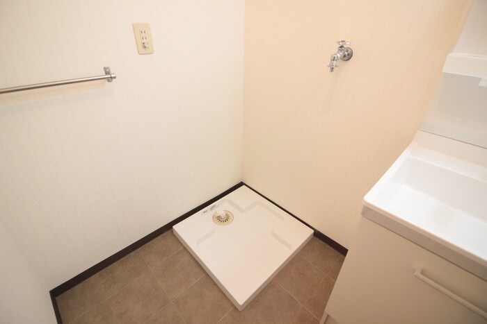 物件内観写真12　(洗濯機置場)