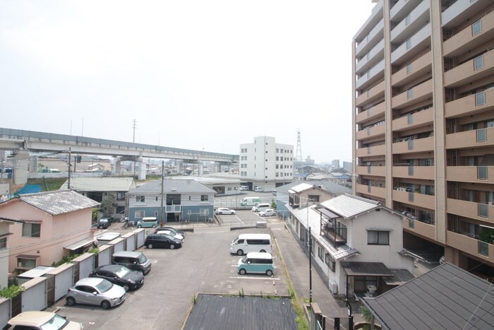 物件内観写真16　(室内からの展望)