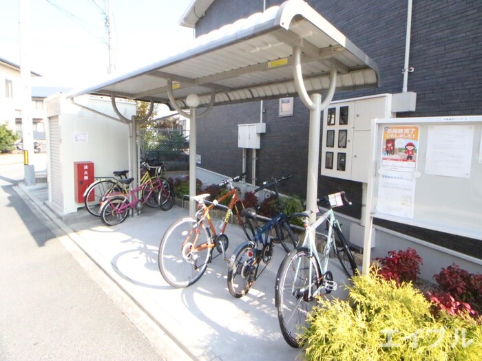 物件外観写真4　(駐輪場)