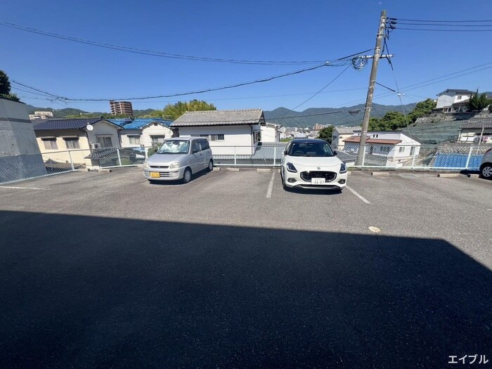 物件外観写真3　(駐車場)