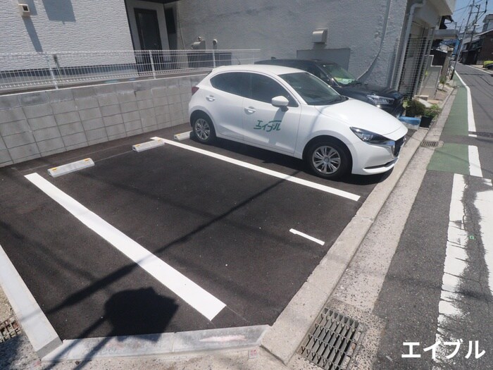 物件外観写真2　(駐車場)