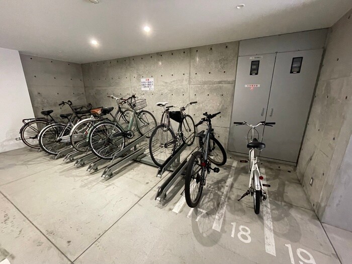 物件外観写真3　(駐輪場)