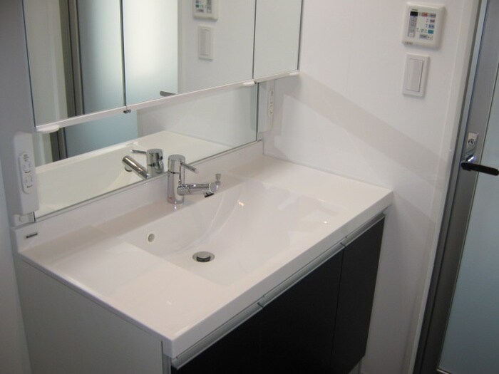 物件内観写真11　(洗面)