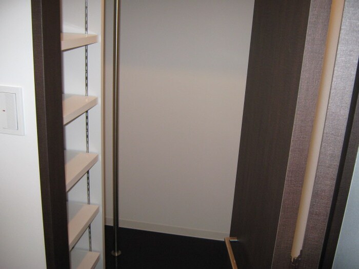 物件内観写真13　(玄関)