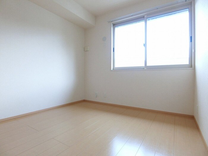 物件内観写真2　(居室)