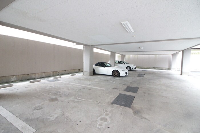 物件外観写真6　(駐車場)