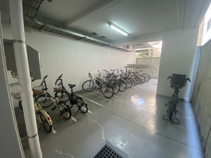 物件外観写真3　(駐輪場)