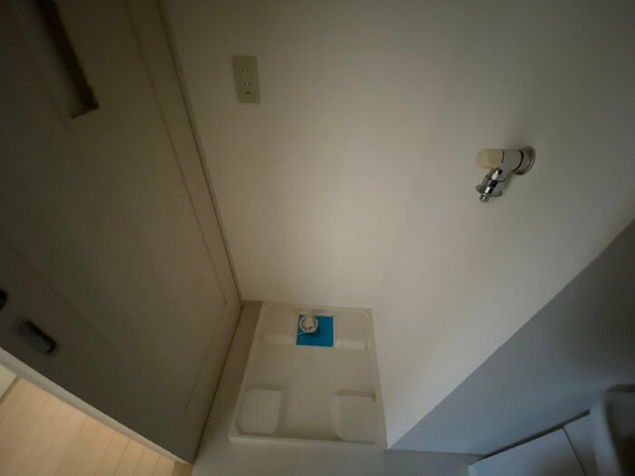 物件内観写真16　(洗濯機置場)