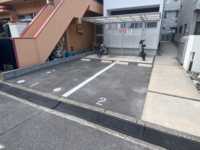物件外観写真2　(駐車場)
