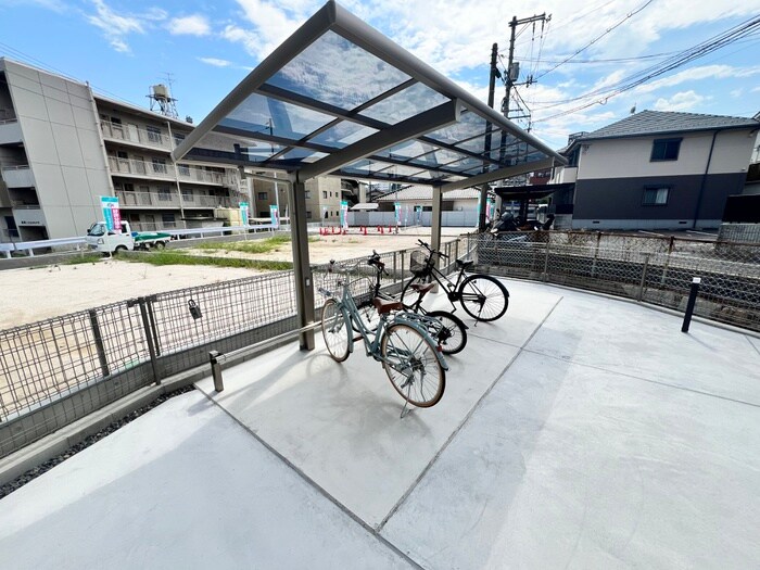 物件外観写真4　(駐輪場)