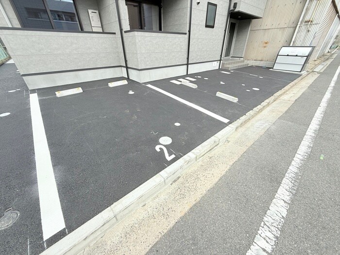 物件外観写真4　(駐車場)