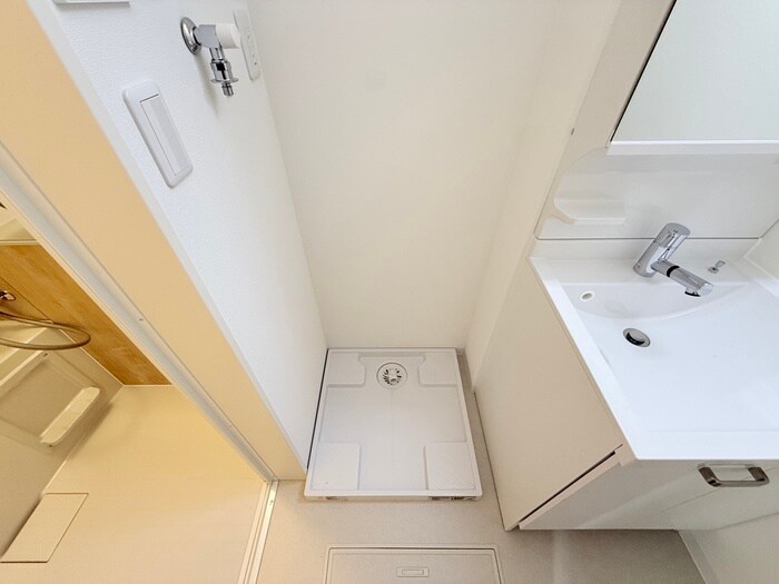 物件内観写真14　(洗濯機置場)