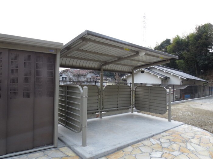 物件外観写真3　(駐輪場)