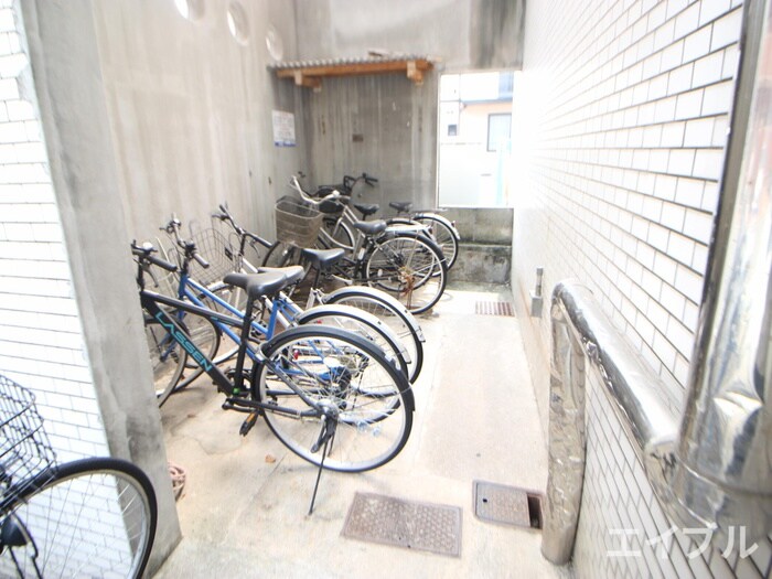 物件外観写真3　(駐輪場)
