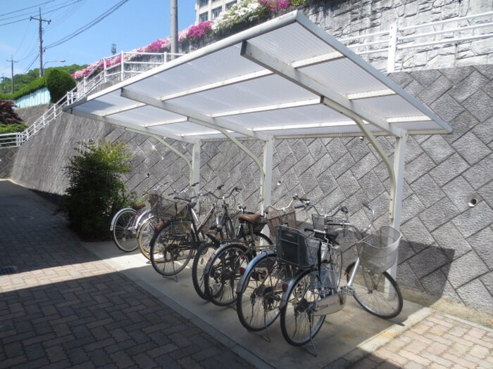 物件外観写真3　(駐輪場)