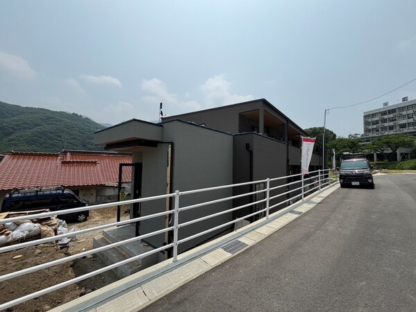 建築中