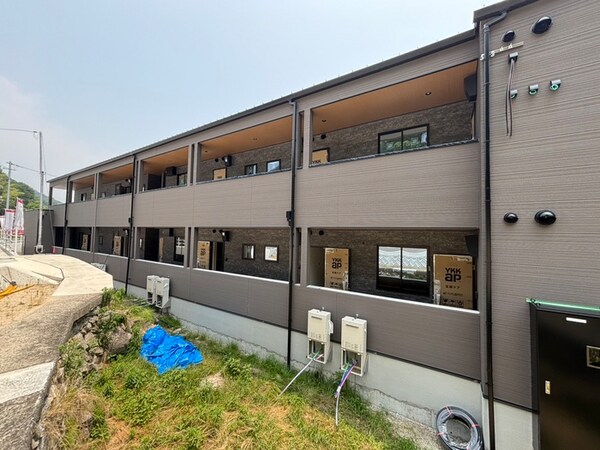 建築中