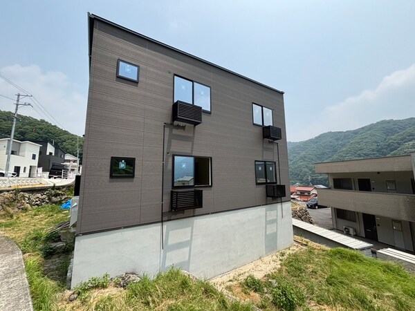 建築中