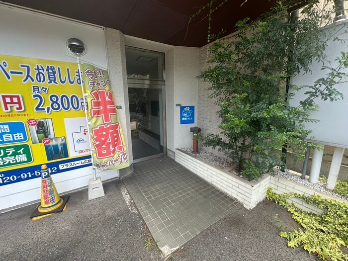 物件外観写真4　(エントランス部分)