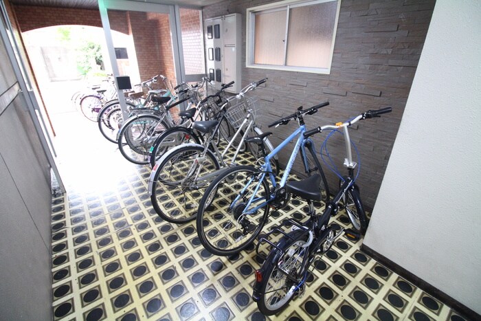 物件外観写真4　(駐輪場)