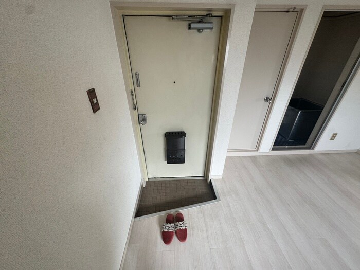物件内観写真13　(玄関)