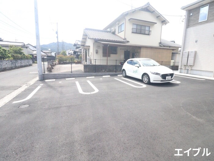 物件外観写真2　(駐車場)