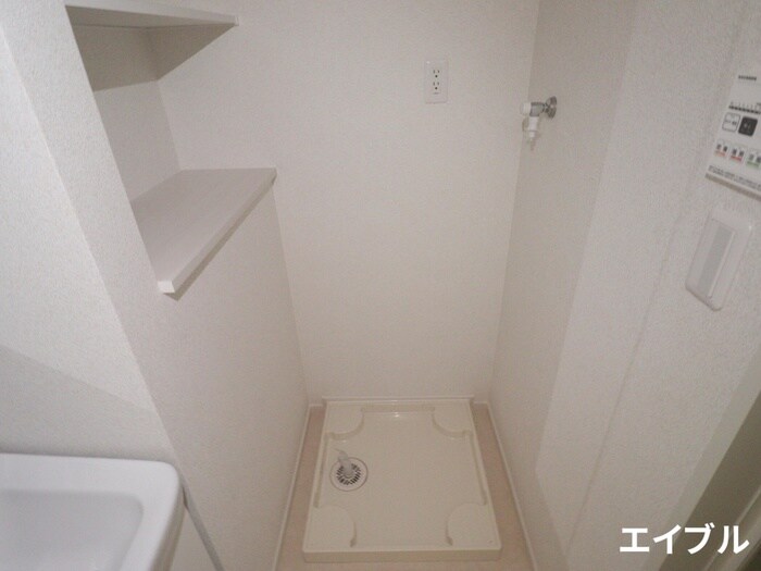 物件内観写真11　(洗濯機置場)