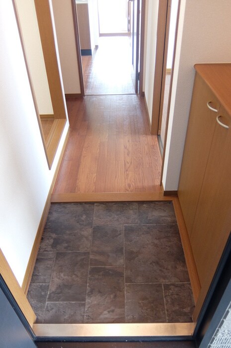 物件内観写真18　(玄関)